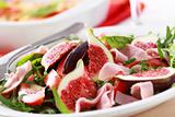 Vegetable salad with fresh figs
