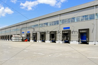 Warehouse cargo doors