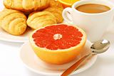 A light breakfast with a grapefruit 