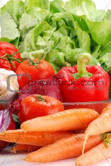 Composition with freshly washed raw vegetables
