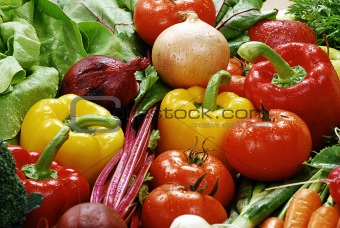 Composition with fresh raw vegetables