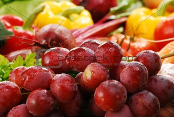 Composition with fresh raw vegetables