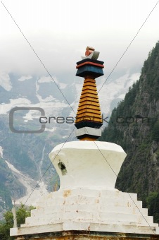 Landmark of a white stupa in Shangrila