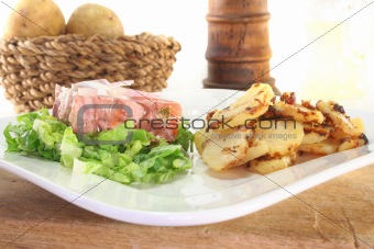 Fried potatoes with jelly