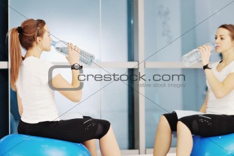 woman drinking water at fitness workout