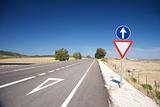 give way lane at road