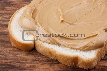 Bread is smeared Peanut butter