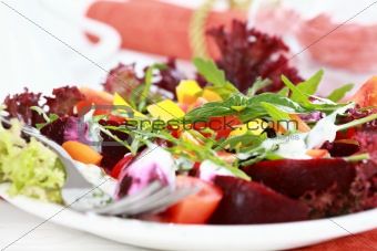 Vegetable salad with beetroot