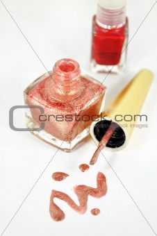 Red and brown nail polish 