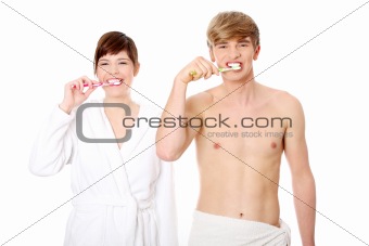 Young couple cleaning teeth together.