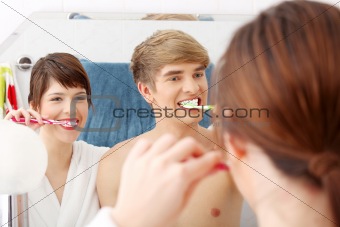 Young couple cleaning teeth