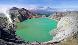 Sulphatic lake in a crater of volcano Ijen. Indonesia 