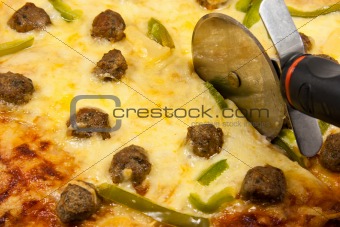 Meatball pizza-closeup