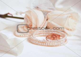 Wedding rings and white roses 