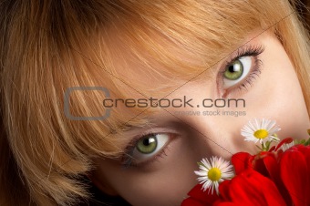 green eyes and flowers