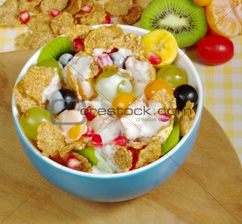 Fruits and Cereals with Joghurt