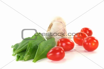 Wild garlic with tomatoes and garlic