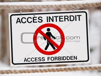 Bilingual access forbiden sign on rope