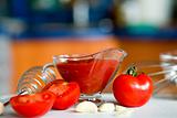 Preparing tomato poignant sauce