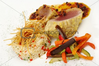 Main Dish: Tuna with Pepper Gravy, Rice and Vegetables 
