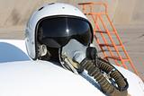 Protective helmet of the pilot against the plane 