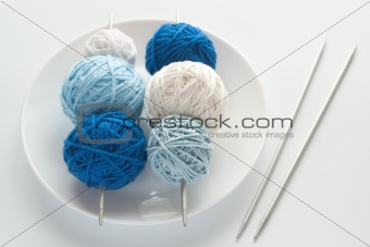 Colored balls of wool for knitting and needles
