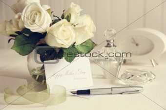 Note card with white roses and pen