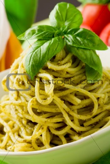 Spaghetti with pesto 