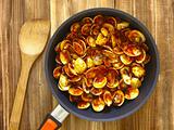 pan of chili clams