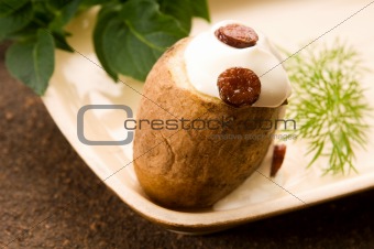 Baked potato with sour cream and fresh dill