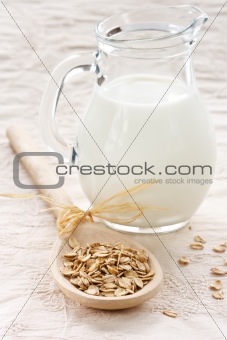 Oat flakes and milk.