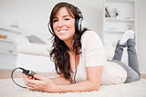 Beautiful brunette woman listening to music with her mp3 player 