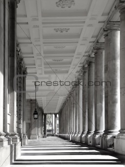 Columns black and white