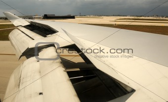 Jumbo jet wing