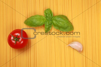 Spaghetti with tomato, garlic and basil