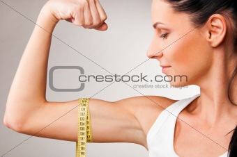measuring biceps