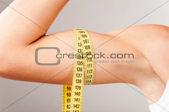 measuring biceps