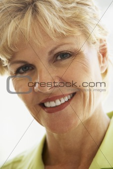 senior,portrait,Woman,Sixties,Toothache,Anxious,Worried,Thoughtf