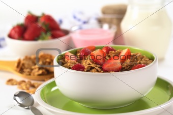 Wholewheat Flakes with Fresh Strawberries