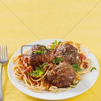 spaghetti and meatballs with copyspace
