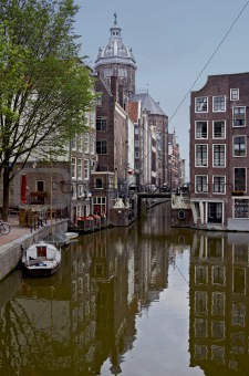 The morning Amsterdam canal
