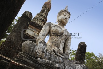 sukhothai buddha statue temple ruins