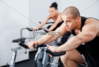 man spinning veloargometer gym