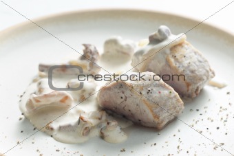 pork tenderloin with mushrooms and creamy sauce