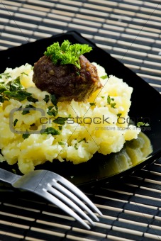 minced meat balls with mashed potatoes