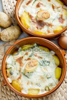 potatoes baked with dill sauce