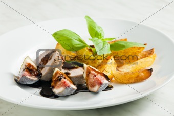pork tenderloin with figs and sauce of balsamic vinegar