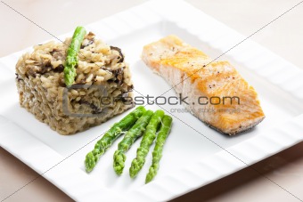 baked salmon with mushroom risotto and green asparagus