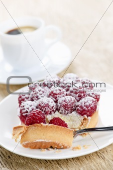 Raspberry tart with coffee