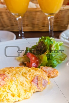 omelet with ham tomato and green salad